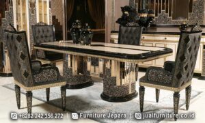 Best Deal Meja Makan 4 Kursi Mewah, dengan kayu jati dan finishing lac hitam emas, menghadirkan nuansa elegan dan nyaman untuk setiap momen makan Anda.