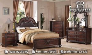 Best Seller Tempat Tidur Natural Jati Desain Eksklusif FS-824, dilengkapi kain bludru dan ornamen ukiran, hadirkan nuansa elegan untuk tidur yang nyaman.