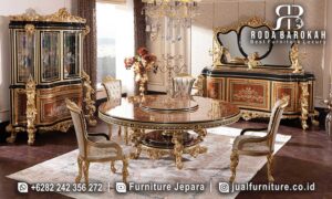 Diskon Hari Ini Set Meja Makan Jati terlaris 2025 FS-804, mewah dengan pilar ukiran, kayu jati dan kain bludru, sempurna untuk dekorasi klasik Eropa.