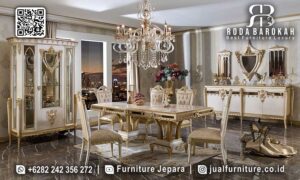 Harga Spesial Meja Makan Klasik ukuran ideal FS-813, terbuat dari kayu jati dengan finishing doff gold, memberikan nuansa mewah dan elegan untuk ruang makan Anda.