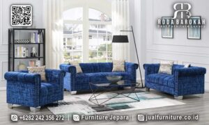 Penawaran Menarik Sofa Blue Chester Mewah Model Terbaru FS-771 dengan rangka kayu jati dan bantal hias elegan, sempurna untuk ruang tamu minimalis modern Anda.