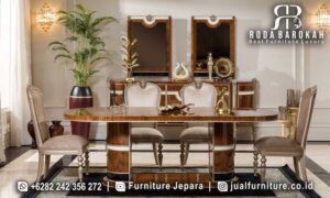 Best Seller Meja Makan Jati Mewah dengan kaki ukiran dan kain bludru, siap menambah elegan ruang makan Anda dengan kenyamanan maksimal.