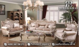 Distributor Sofa Ruang Tamu Regenza hadir dengan kayu jati asli dan finishing doff gold, memberikan nuansa elegan dan kenyamanan maksimal untuk ruang tamu Anda.