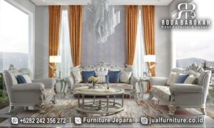 Impor Sofa Tamu Klasik Mewah Produk Asli FS-889 hadir dengan rangka kayu jati, kain bludru elegan, dan ornamen ukiran yang memukau untuk ruang tamu Anda.