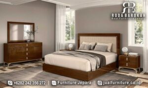 Premium Tempat Tidur Jati Mewah Diskon Besar FS-881 hadir dengan kayu jati dan finishing Holz yang elegan, lengkap dengan lemari dan meja samping untuk gaya minimalis modern.