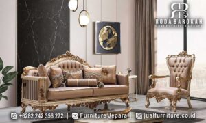 Serbu Sekarang Kursi Ruang Tamu Ukir dengan rangka Kayu Jati dan kain bludru, sempurna untuk dekorasi klasik mewah Anda dengan sentuhan elegan dan nyaman.