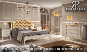 Terpopuler Tempat Tidur Lumina Mewah menghadirkan desain klasik dengan rangka kayu jati, finishing gilded, dan pelapis kain bludru yang mewah untuk nuansa luxury di kamar Anda.