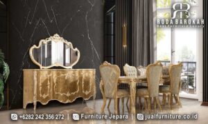 Meja Makan Aksen Gold Mewah dengan kayu jati dan finishing doff gold, hadirkan elegansi klasik untuk pengalaman makan tak terlupakan.