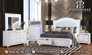 Set Tempat Tidur Minimalis dengan rangka kayu mahoni dan finishing cat duco putih, dilengkapi lampu LED serta desain minimalis yang elegan dan mewah.