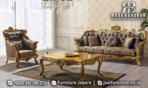 Hemat Sofa Tamu Cavallo Mewah dengan rangka kayu jati dan finishing dicat emas, cocok untuk menyempurnakan dekorasi klasik Eropa di rumah Anda.