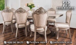 Meja Makan Mewah Ukir Amalfi Pengerjaan Halus FS-944 terbuat dari kayu jati dengan finishing duco, memberi nuansa elegan untuk makan formal Anda.