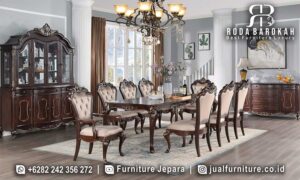 Murah Meja Makan Jati Classico dengan kayu jati tahan rayap dan kain bludru elegan, sempurna untuk menambah nuansa klasik di ruang makan Anda.