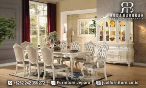 Set Meja Makan Mewah Jati Positano Anti Jamur FS-943 terdiri dari 1 meja dan 6 kursi dengan rangka kayu jati ukiran elegan dan busa jok tebal, sempurna untuk makan keluarga.
