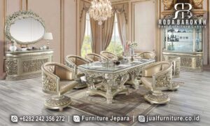 Viral Meja Makan Mewah Ivoretta dengan desain ukiran berkelas, kaki berukir, dan finishing diyur emas, sempurna untuk melengkapi kemewahan villa Anda.
