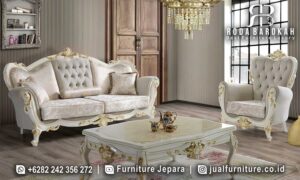 Best Sofa Ruang Tamu Mewah Mantova Kualitas Pengerjaan FS-947 terbuat dari kayu jati dengan finishing duco emas dan busa density, sempurna untuk ruang tamu elegan Anda.
