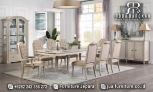 Jual Meja Makan Modern Mewah Cremona Rakitan Presisi FS1061, terbuat dari kayu jati dengan kain bludru, memberikan nuansa elegan dan tahan lama untuk ruang makan Anda.