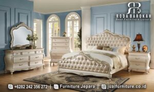 Kamar Set Tempat Tidur Mewah Positano Rakitan Presisi FS1059 dari kayu jati dengan finishing gilded dan detail ukiran elegan, sempurna untuk dekorasi klasik modern.