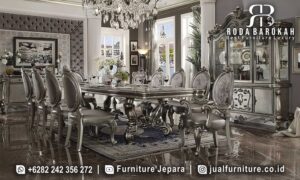 Meja Makan Klasik Mewah Siena Nuansa Timeless FS1038, terbuat dari kayu jati dengan finishing lacquer dan ornamen ukiran, sempurna untuk dekorasi klasik modern Anda.