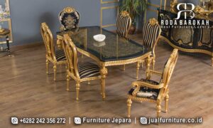 Meja Makan Mewah Gold Venesia Produk Bergaransi FS-977 dengan kaki berukir dan gold plating menambah sentuhan elegan di ruang makan Anda.