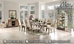 Meja Makan Mewah Lucca Bernuansa Elegan FS1003 terbuat dari kayu jati dengan kaki melengkung yang elegan, sempurna untuk menambah suasana modern klasik di rumah Anda.