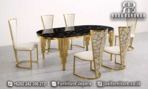 Meja Makan Mewah Stainless Imperiale Bernuansa Klasik FS-967 hadir dengan kaki tabung emas dan kain bludru putih, sempurna untuk nuansa elegan di rumah Anda.