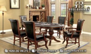 Model Meja Makan Mewah Jati Cremona Karya Jepara FS1002 hadir dengan meja putar bundar dan sandaran tinggi, cocok untuk permainan kartu dengan nuansa elegan.