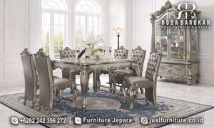Model Meja Makan Mewah Viennese Kerajinan Jepara FS1085 dengan kaki meja ukiran dan finishing metalik, sempurna untuk menciptakan nuansa elegan di ruang makan Anda.