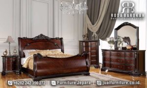 Model Set Tempat Tidur Mewah Splendore Nuansa Klasik FS1034 hadir dengan rangka kayu jati dan pahat ukir elegan, sempurna untuk sentuhan klasik di kamar Anda.