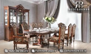 Set Ruang Makan Full Jati Mewah ini hadir dengan kaki meja ukiran dan busa density tinggi, memberi nuansa elegan yang timeless untuk ruang makan Anda.