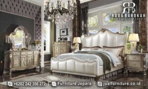 Set Tempat Tidur Mewah Klasik Classico Tampilan Elegan FS1070 terbuat dari kayu jati dengan finishing HPL Gold dan kain bludru, memberi nuansa mewah di kamar Anda.