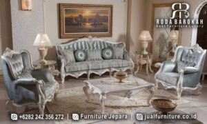 Sofa Mewah Klasik Terbaru Napoleon Furnitur Jepara FS-946 hadir dengan rangka kayu jati dan finishing duco, sempurna untuk menambah elegan ruang tamu Anda.