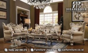 Sofa Ruang Tamu Klasik Mewah Monaco Kesan Klasik FS1078 hadir dengan rangka kayu jati, kain bludru, dan lukisan emas, sempurna untuk nuansa elegan di rumah Anda.