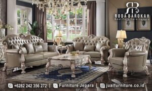 Sofa Ruang Tamu Mewah Venesia Motif Antik FS1055 terbuat dari kayu jati dengan ukiran elegan dan busa density, sempurna untuk menyempurnakan ruang tamu Anda.