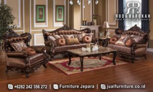 Sofa Tamu Natural Jati Mewah Royale Seniman Jepara FS1091, dilengkapi kain bludru dan kaki kayu ukiran, sempurna untuk menambah nuansa elegan di ruang tamu Anda.