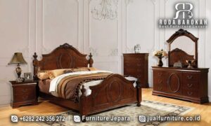 Tempat Tidur Jati Mewah Venesia Desain Prestisius FS1009 dengan material kayu jati berfinishing glossy brown dan desain ukiran elegan, sempurna untuk ruang tidur klasik modern Anda.