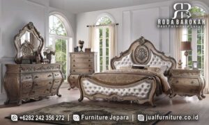 Tempat Tidur Mewah Terbaru Napoleon Ornamen Klasik FS1058 hadir dengan rangka kayu jati dan busa jok high density, memberikan nuansa mewah dan nyaman di setiap kamar tidur.