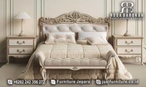 Tempat Tidur Mewah Terbaru Siena Ukiran Artistik FS-976 hadir dengan rangka kayu jati dan finishing ducat, menciptakan elegansi klasik yang memukau dan nyaman.