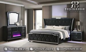 Tempat Tidur Minimalis Mewah Palermo Kokoh Kuat FS1084 terbuat dari kayu jati dengan finishing H glossy dan dilengkapi lampu LED untuk nuansa elegan di kamar Anda.