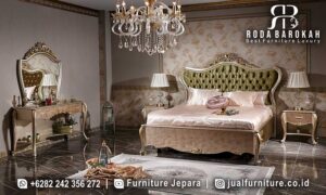 Desain Kamar Tidur Sultan Mewah Palazzo Produksi Jepara FS1263 hadir dengan kayu jati berkualitas, busa empuk, dan sandaran kepala tinggi untuk kenyamanan dan kemewahan.