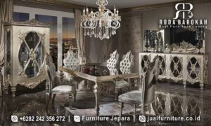 Desain Set Ruang Makan Mewah Granada Anti Lembab FS1256 hadir dengan kayu jati dan kaki meja ukiran yang elegan, sempurna untuk nuansa klasik modern di rumah Anda.