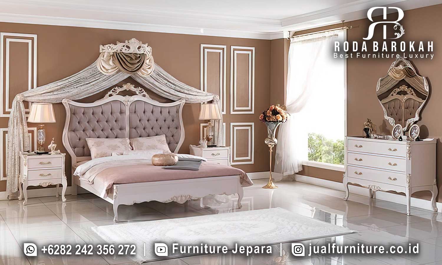 Jual Furniture Kamar Mewah Terbaru menampilkan set kamar klasik elegan dengan rangka kayu jati, kain pelapis fabric, dan detail ukiran cantik.