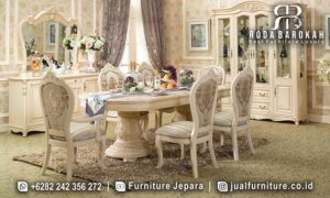 Jual Meja Makan Mewah Siena Seniman Jepara FS1194 dengan desain klasik elegan, kayu jati doff, dan pilar tengah ukir, sempurna untuk melengkapi ruang makan Anda.