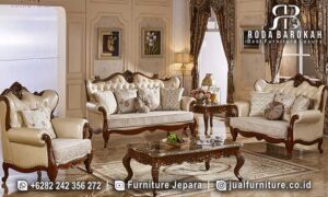 Jual Sofa Ruang Tamu Jati Eleganza Pengerjaan Presisi FS1234 hadir dengan kayu jati berkualitas, kain bludru elegan, dan kaki kayu ukiran untuk tampilan klasik yang memukau.