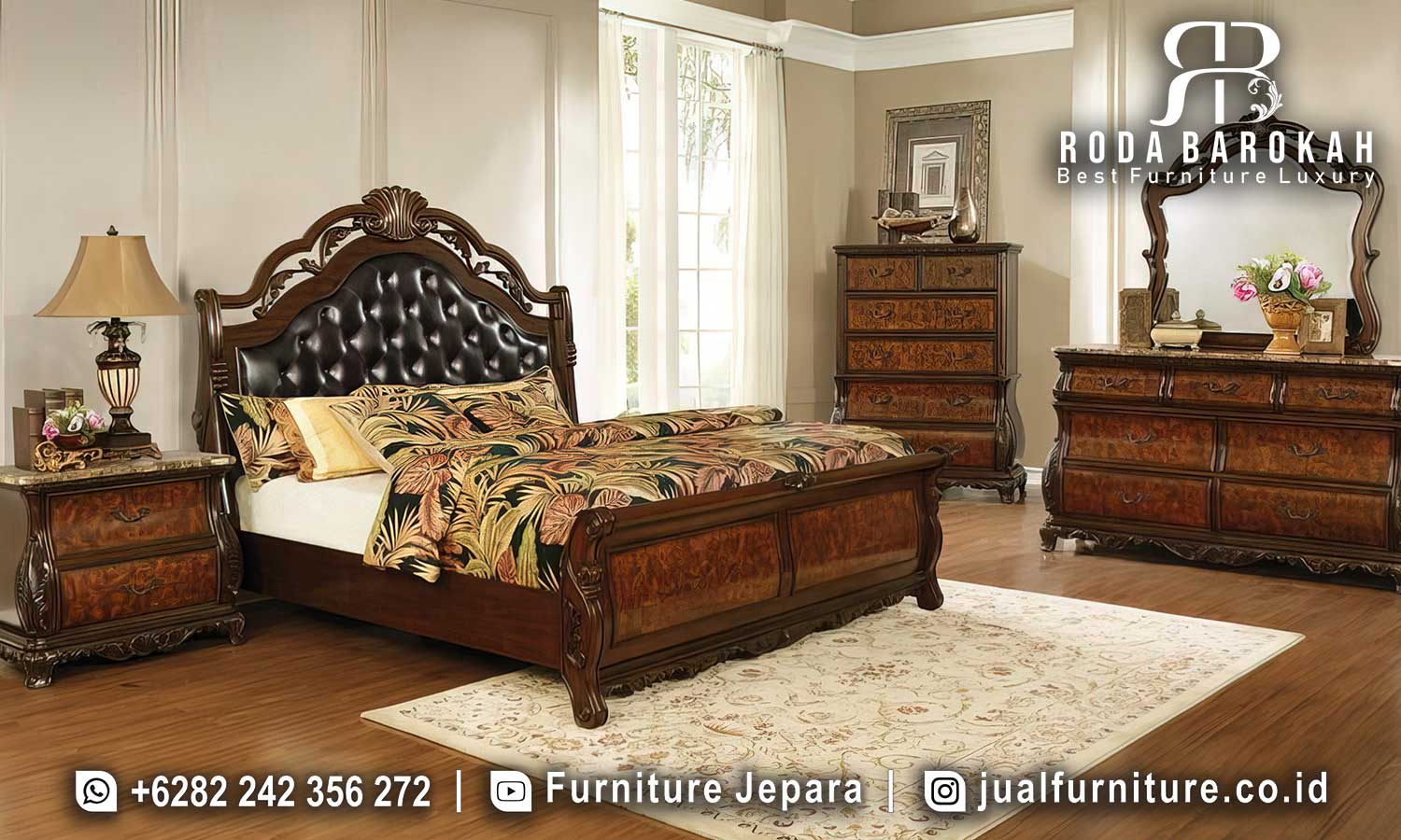 Jual Tempat Tidur Mewah Jati dengan pola ukiran elegan, bahan kayu jati berkualitas, dan kain bludru lembut, sempurna untuk keindahan klasik di kamar Anda.