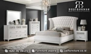 Jual Tempat Tidur Minimalis Bourbon Nuansa Prestisius FS1180 terbuat dari kayu jati dengan finishing cat duco putih dan busa density tinggi untuk kenyamanan maksimal.