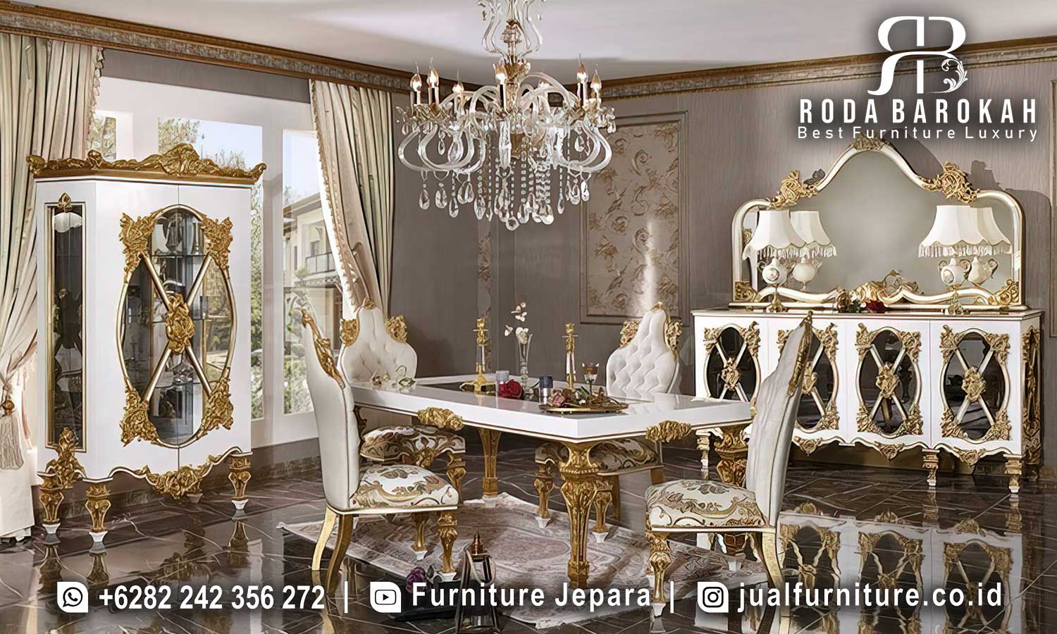 Meja Makan Mewah Regale Rakitan Presisi FS1255 terbuat dari kayu jati dengan finishing doff gold, elegan dan tahan lama, sempurna untuk dekorasi klasik modern.