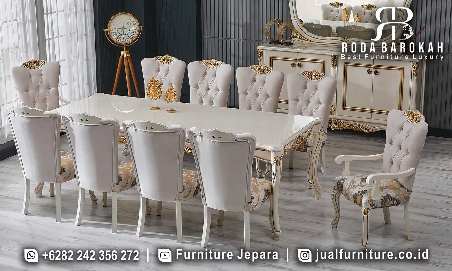 Meja Makan Mewah Klasik dengan kayu jati berkualitas dan finishing doff gold, hadir dengan desain elegan untuk nuansa mewah di rumah Anda.
