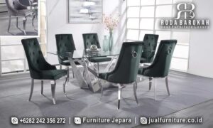 Meja Makan Stainless Mewah Victoria Tampilan Eksklusif FS1124 hadir dengan meja kaca tempered dan kaki metal desain geometris yang elegan untuk suasana modern minimalis.