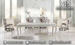 Model Meja Makan Luxury Mewah Palermo Anti Lembab FS1111 hadir dengan kayu jati berkualitas, kaki ukiran elegan, dan busa tebal untuk kenyamanan maksimal.
