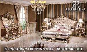 Set Kamar Mewah Jepara dengan material kayu jati dan finishing gold plating menghadirkan nuansa klasik yang elegan dan nyaman untuk tidur Anda.